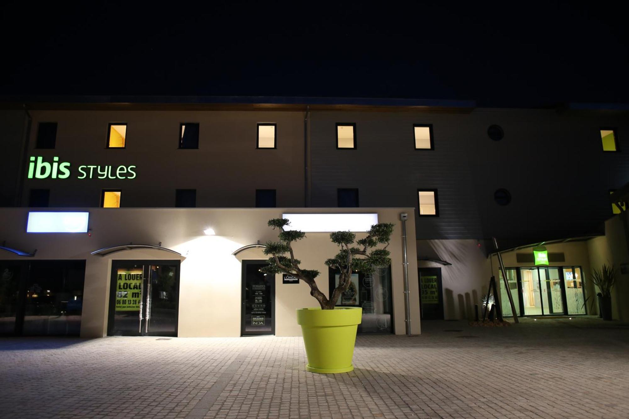 Ibis Styles Villeneuve Sur Lot Exterior photo