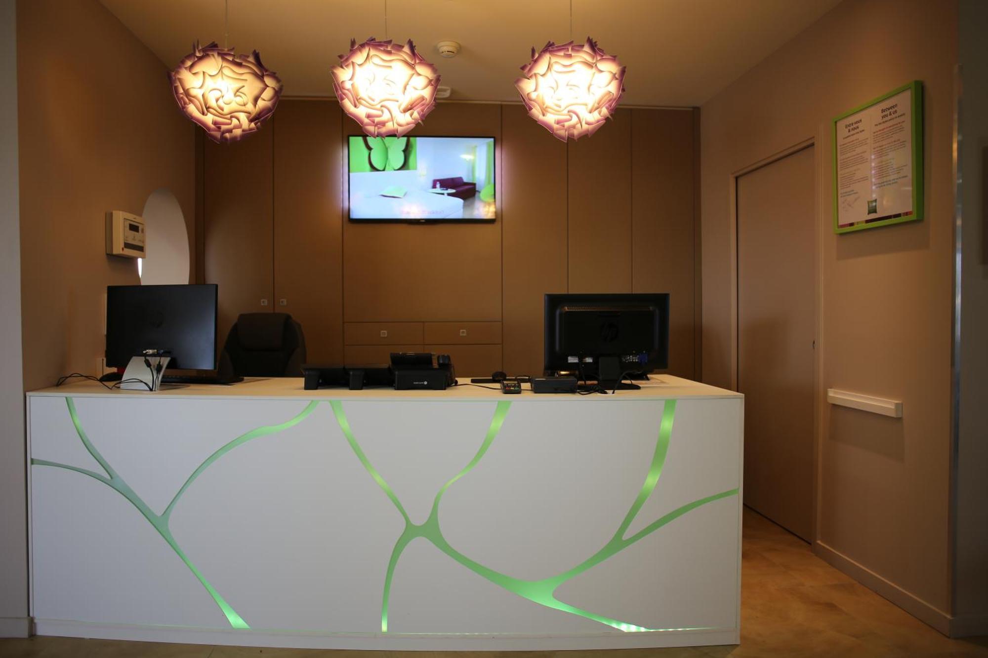 Ibis Styles Villeneuve Sur Lot Exterior photo